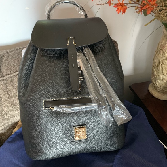 ⛔️SOLD⛔️Authentic Dooney & Bourke leather Backpack - Picture 2 of 8
